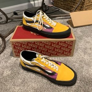 Size 8 in women’s, Size 6.5 in men’s Vans.